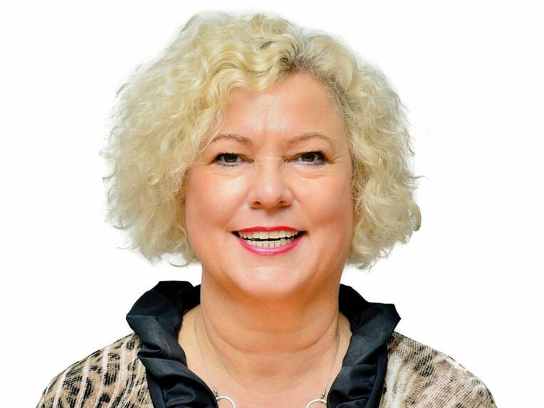 Frau sagt ja