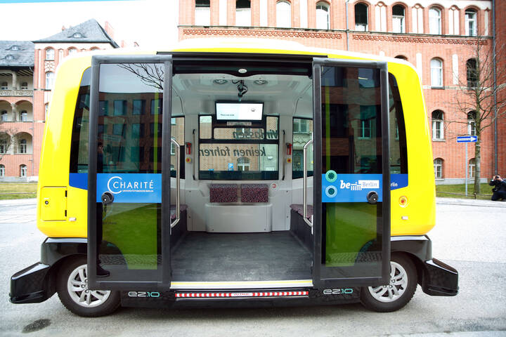 Charité: Minibusse ohne Fahrer unterwegs