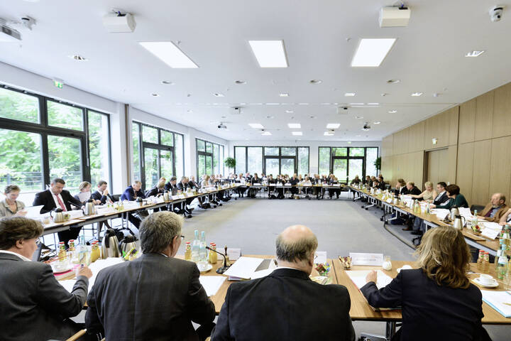 Kassen bitten Merkel und Nahles um Hilfe