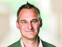 Dr. Christofer Leschinger