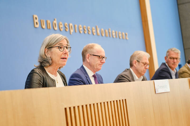 Lauterbachs Reformen: DKG, Vertragsärzte und Apotheker protestieren