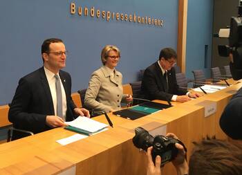 Spahn und Karliczek wollen Forschung und Versorgung besser verzahnen