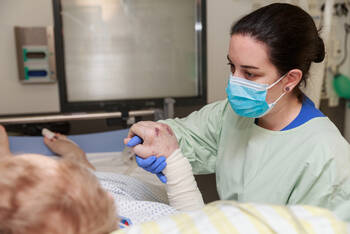 Chirurgen und Pflegevertreter fordern Sofortprogramm für die Pflege