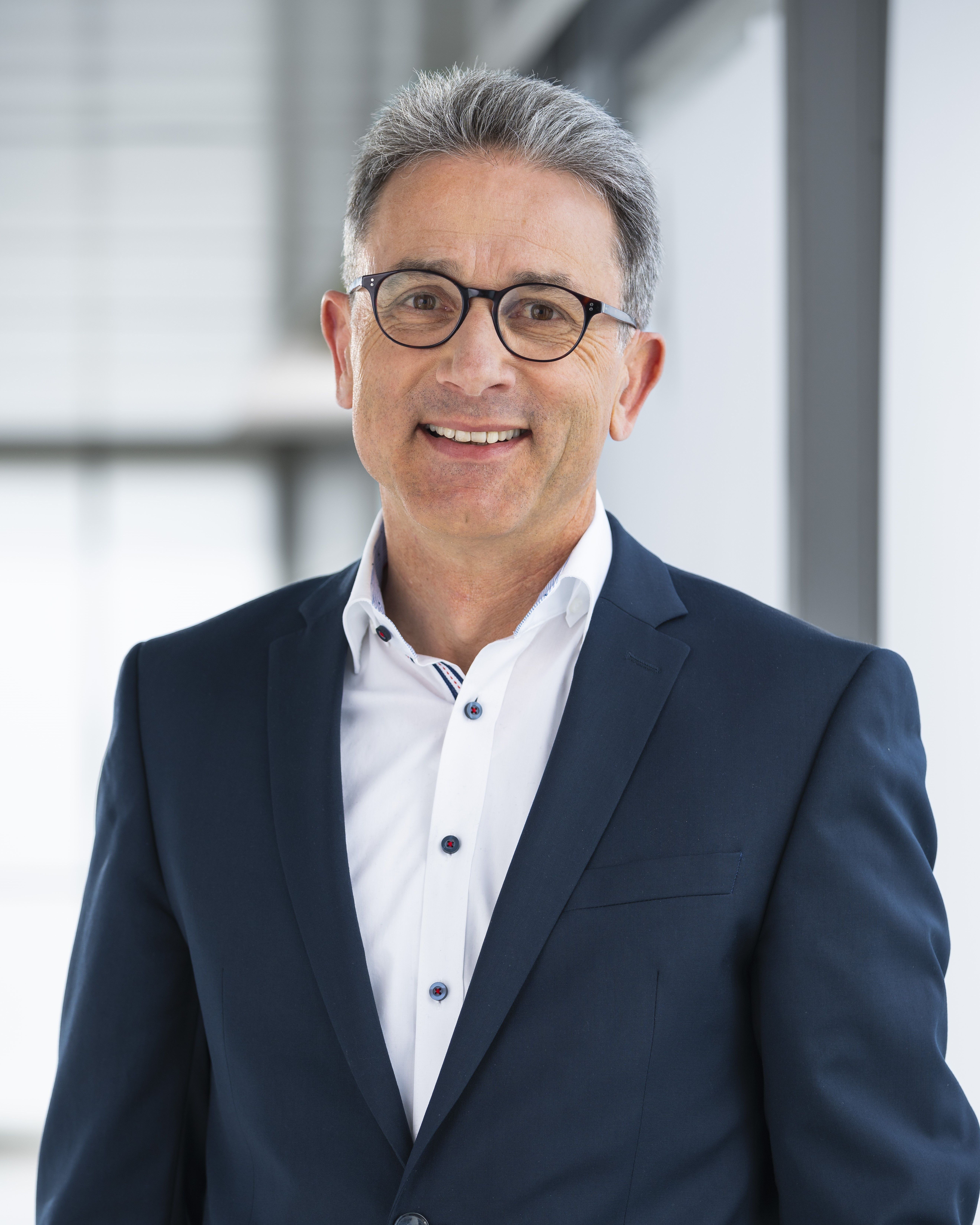 Patrick Mombaur wird neuer Vorstandsvorsitzender der SRH. Er gehört bereits seit 2020 dem Vorstand des Bildungs- und Gesundheitsunternehmens an.